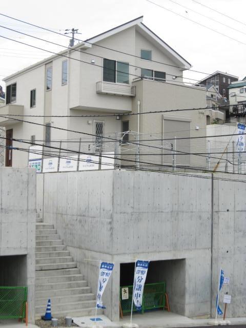 Local appearance photo. It is the property of the south road