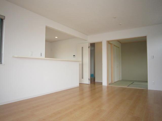 Living. LDK and the Japanese-style room