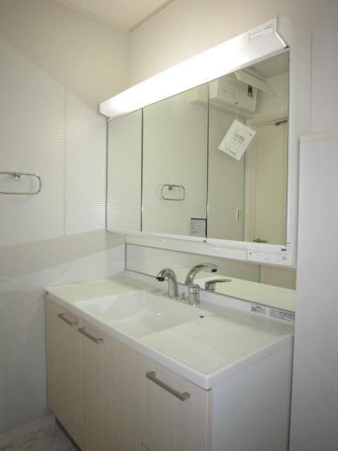 Other introspection. Easy-to-use large vanity