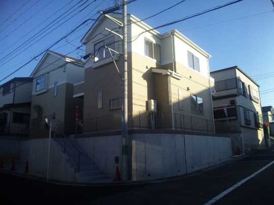 Local appearance photo. Building appearance (corner lot)