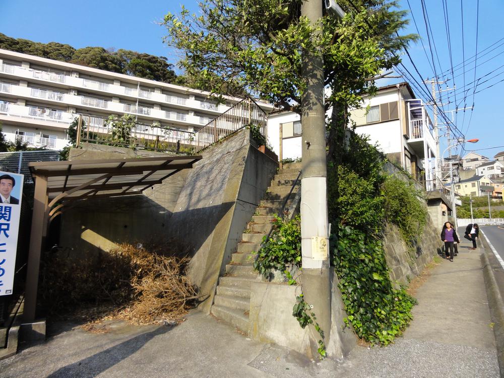 Local land photo. There car space.