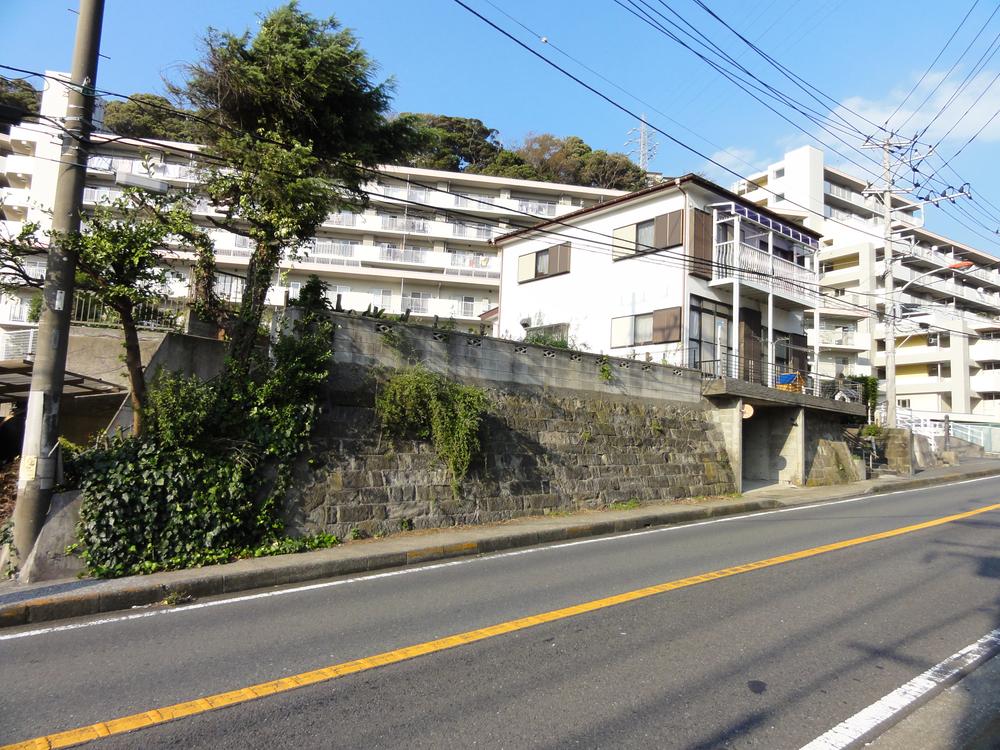 Local photos, including front road. Sunshine is good.