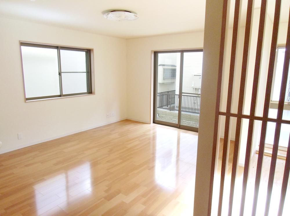 Same specifications photos (living)