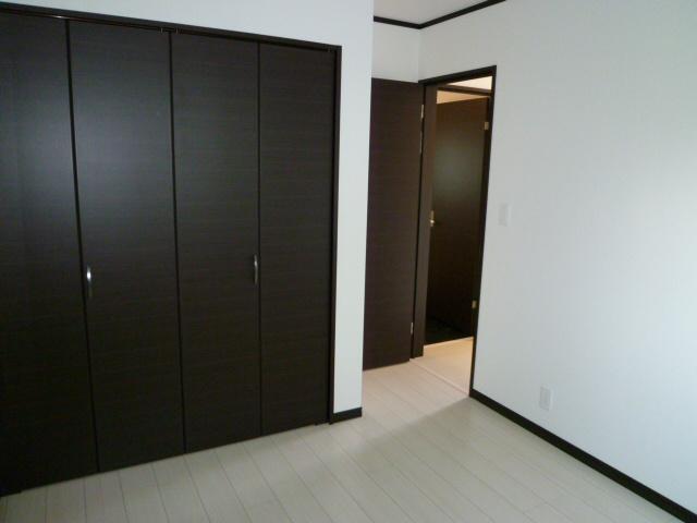 Non-living room. Storage rich Western-style Building A