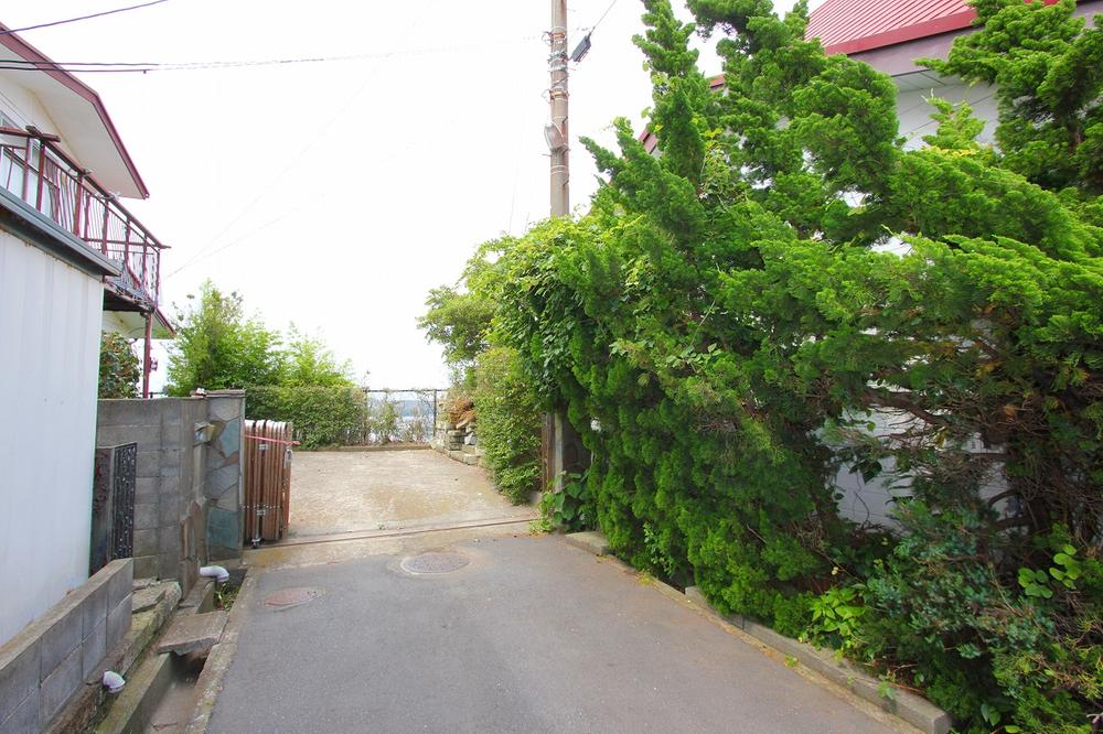 Local photos, including front road. Local (06 May 2013) Shooting