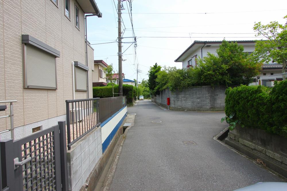 Local photos, including front road. Local (06 May 2013) Shooting