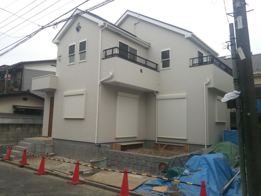 Local appearance photo. Local (11 May 2013) Shooting