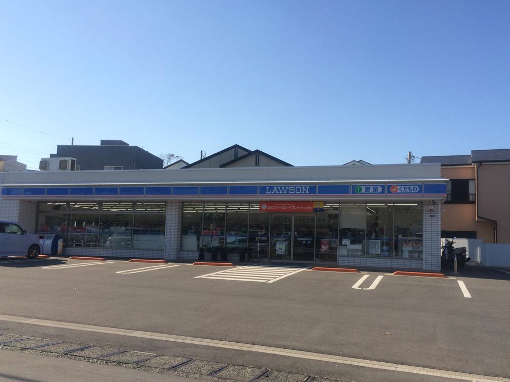 Convenience store. 300m to Lawson