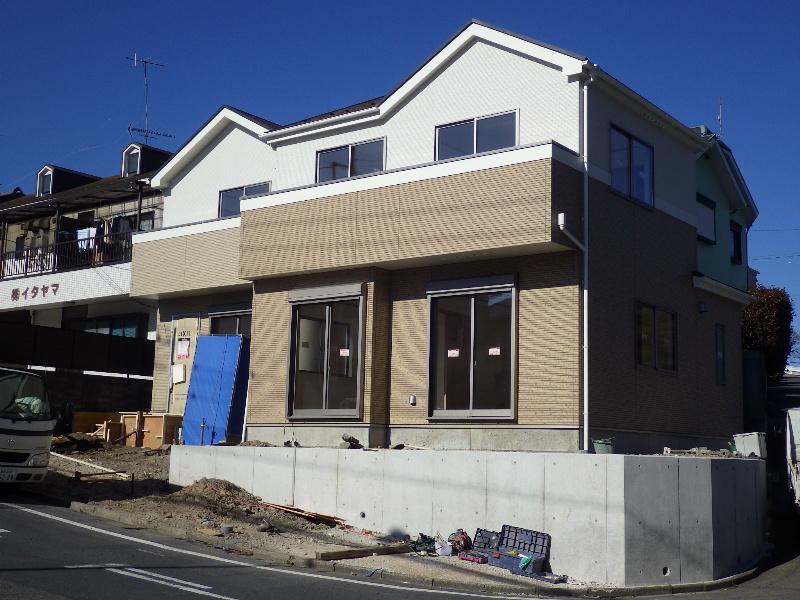 Local photos, including front road. Building 2 is the southeast corner lot