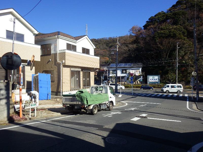 Local photos, including front road. There is in the place where entered from the main street