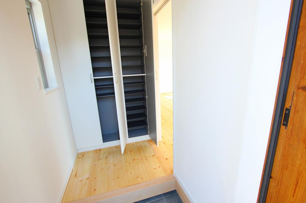 Entrance. Example of construction