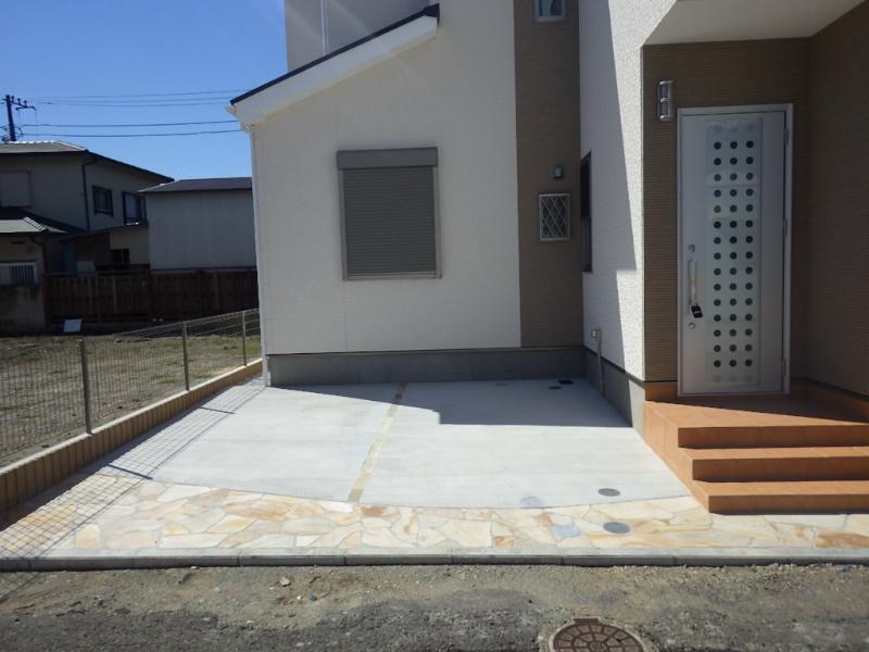 Same specifications photos (appearance). It is the example of construction of the parking lot