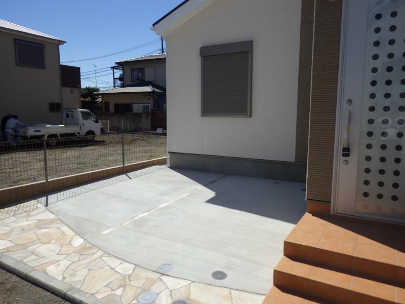 Same specifications photos (appearance). It is another angle of the parking lot