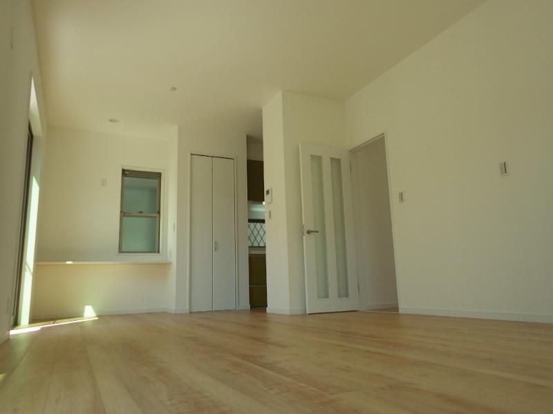 Same specifications photos (living). Example of construction. Ceiling height 2.7m living