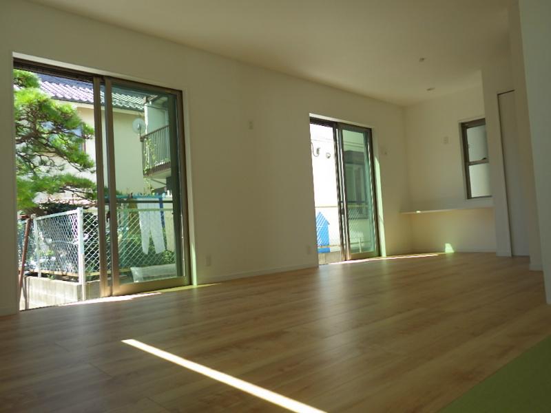 Same specifications photos (Other introspection). Example of construction. Ceiling is bright high.