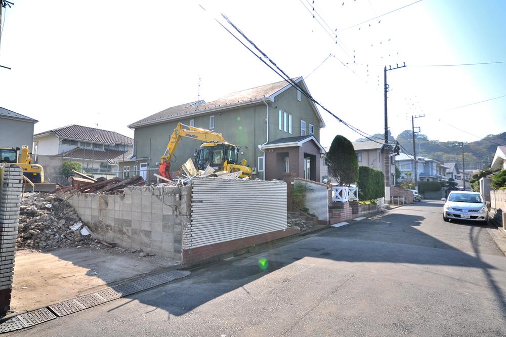 Local photos, including front road. Local (11 May 2013) Shooting