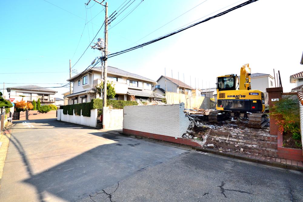 Local photos, including front road. Local (11 May 2013) Shooting