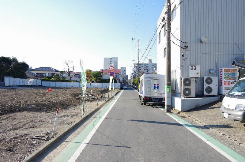 Local photos, including front road. Width There is also a spacious.