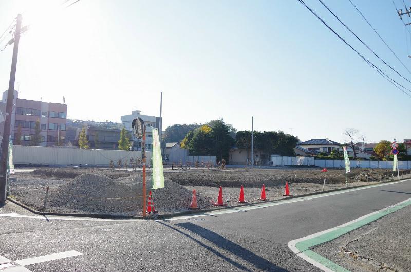 Local photos, including front road. 2 Station Available!