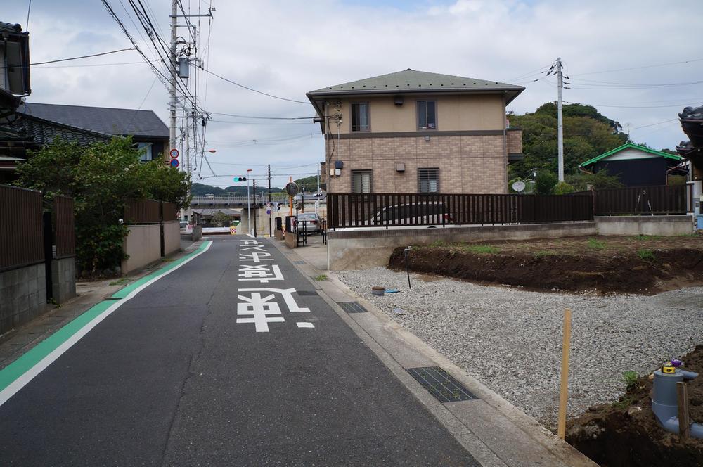 Local photos, including front road. Front road is spacious 5m width, Garage Ease