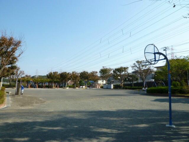 park. Bon Odori is also a large park to do the 250m summer to Highland 4-chome Park. Training Ya, Just good is wide !! to play with children