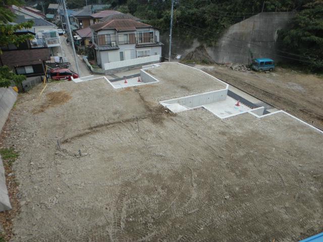 Local land photo. Vacant lot passes, After the water and sewerage pipes retracted
