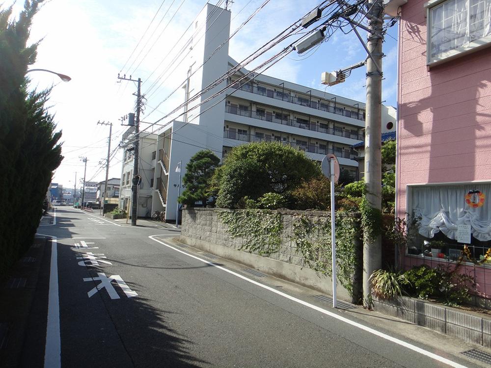 Local photos, including front road. Local (10 May 2013) Shooting