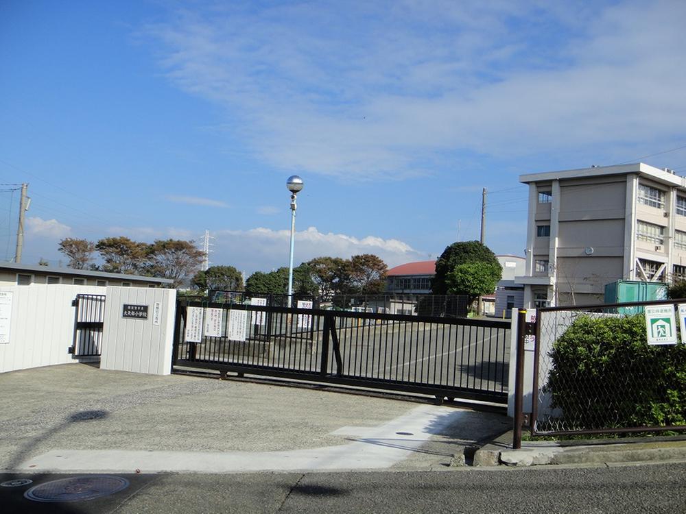 Primary school. Oyabe elementary school