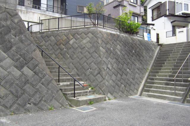 Local photos, including front road. Frontal road