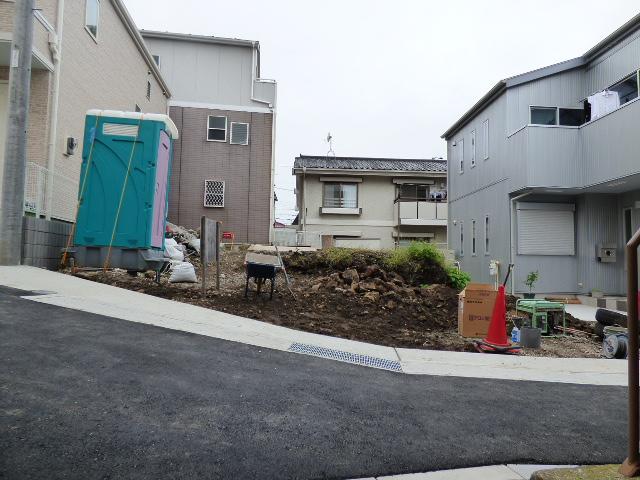 Local photos, including front road. Local (10 May 2013) Shooting