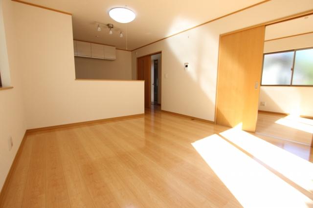 Same specifications photos (living)