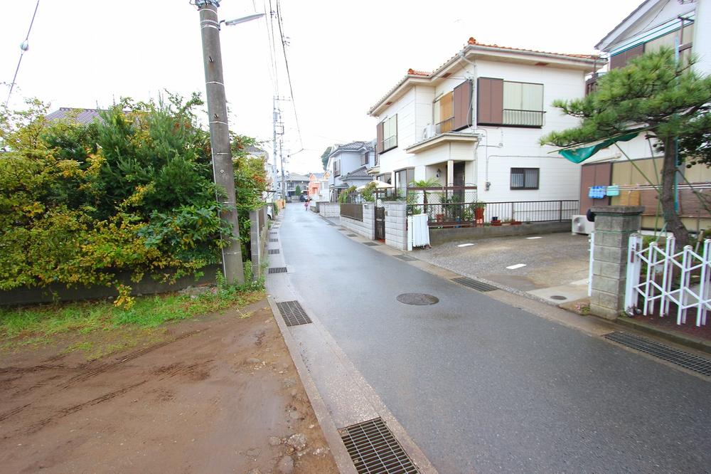 Local photos, including front road. Local (11 May 2013) Shooting