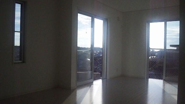 Living. Room (August 2013) Shooting View ・ Per yang ・ Ventilation both good, Bright living room with a sense of openness.