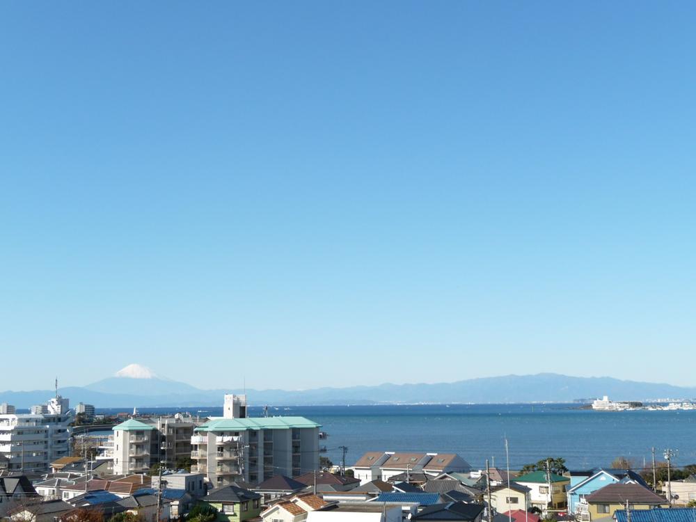 View photos from the dwelling unit. View from the site (November 2012) shooting