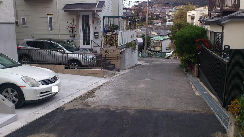 Local photos, including front road. Front road is 4m.