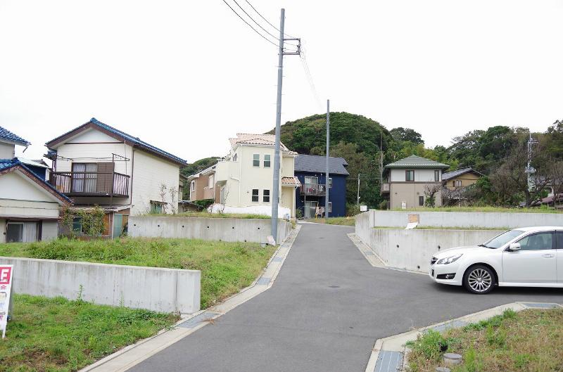 Local appearance photo. Clean environment per developed land