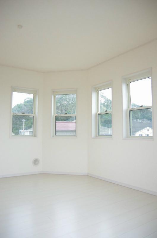 Living. Leisurely in a bright living room.