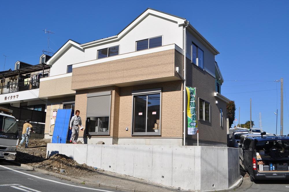 Local appearance photo. Local (12 May 2013) Shooting