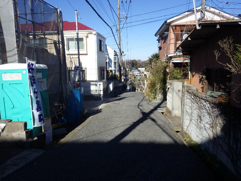 Local photos, including front road. The east side of the front road is 4m width