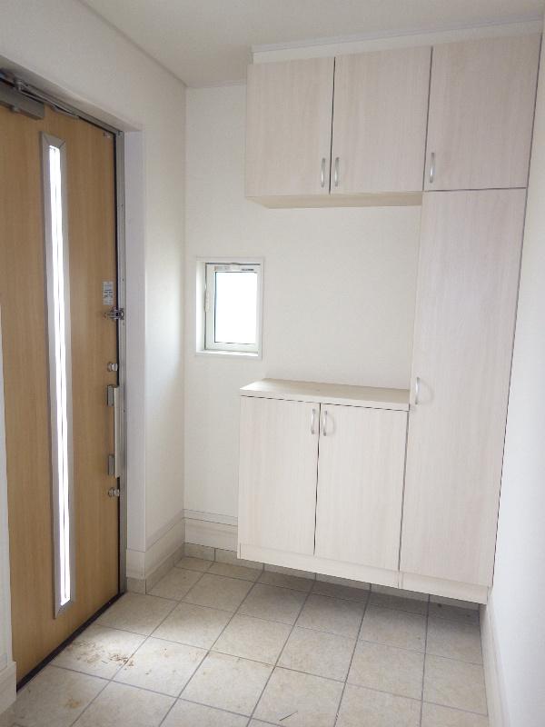 Entrance. Entrance construction cases