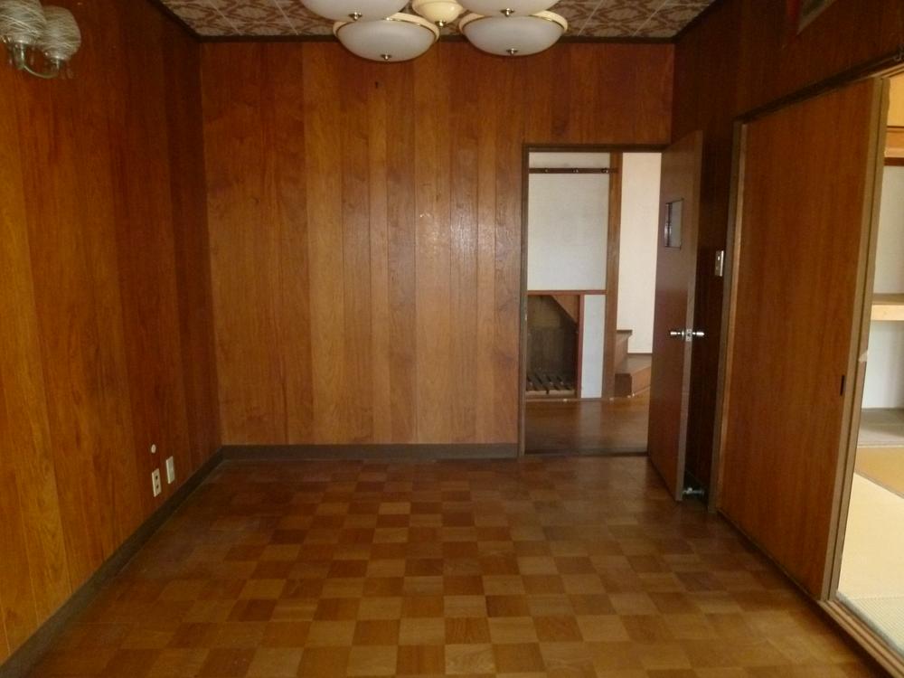 The entire compartment Figure. The first floor living room of the current state