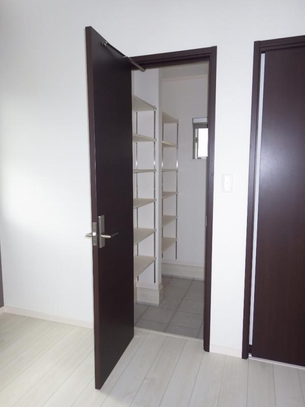 Receipt. Shoe closet