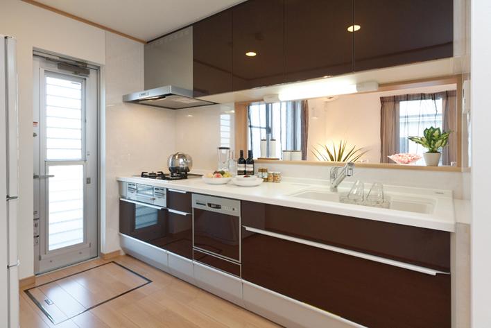 Same specifications photo (kitchen). Easy-to-use system Kitchen. Such as the care of the easy glass top stove and water purifier integrated shower faucet, Facilities are equipped to fun and comfortable housework. ※ Model house kitchen (March 2013) Shooting