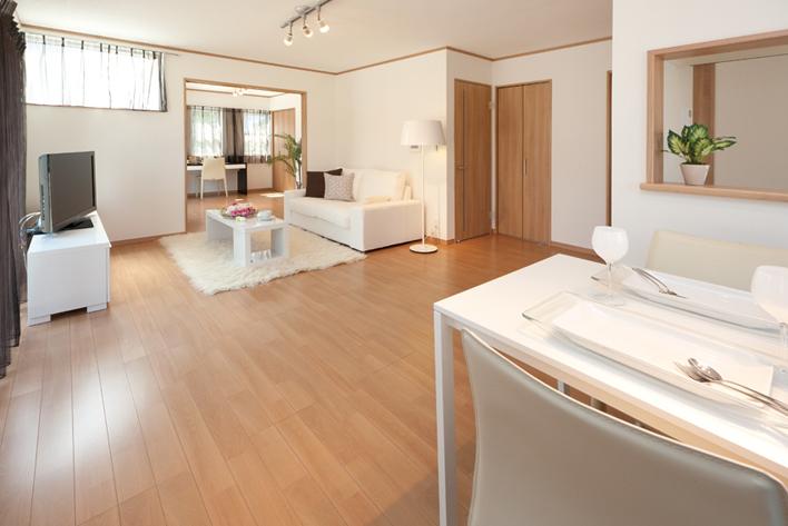 Living. It will be spacious space of about 23.4 Pledge and Akehanatsu the adjacent hobby room.