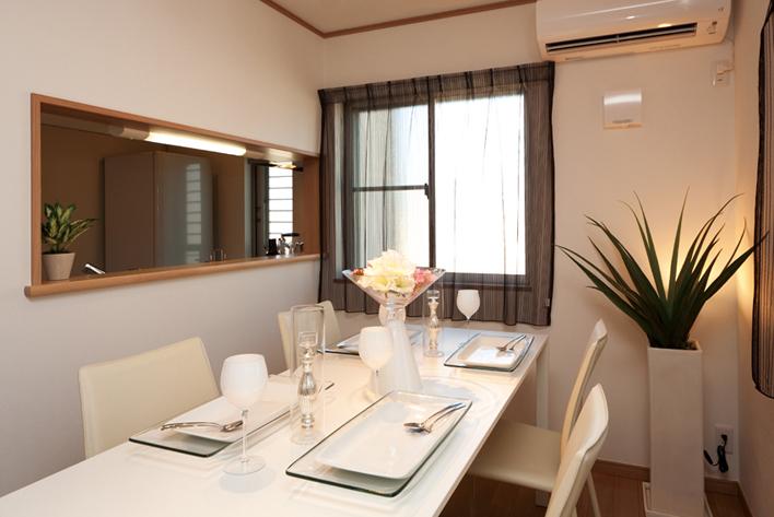 Same specifications photos (living). Face-to-face kitchen to watch the children while the housework. Because it is not a full open, Also not worried, such as stove before the oil splashes. Also to ensure the breadth to put in room dining table ※ Model house dining (March 2013) Shooting