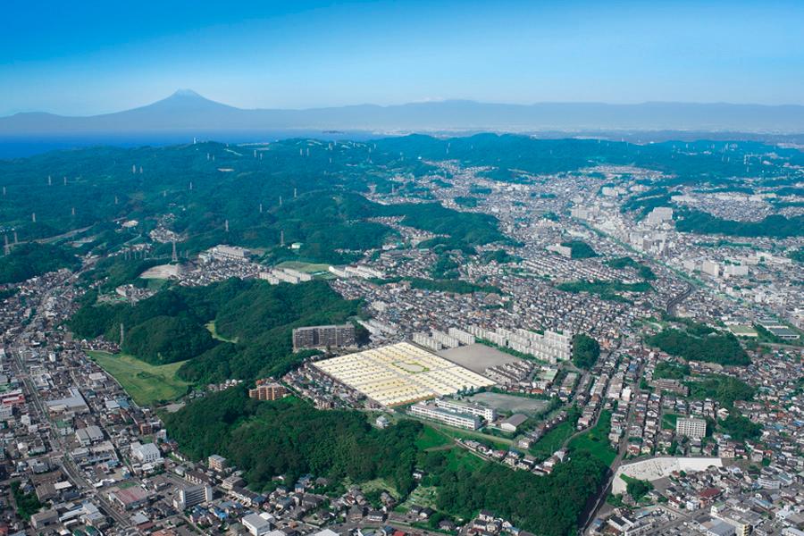 aerial photograph. Living environment blessed with mild climate of the Miura Peninsula. Elevation 50m hill of more than is, Full of the light of the sun, Bright and airy. It is a rare location suitable to just referred to as a "paradise on the hill.". ※ It is seen from the sky site (2012) shooting