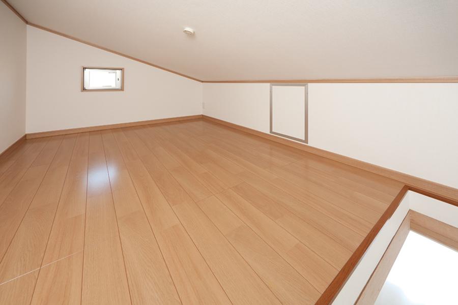 Other Equipment. Installing the attic storage of storage capacity with plenty in the standard. It is best to store your child's toys and a little luggage. You can use widely the room because it is put away the bells and whistles.