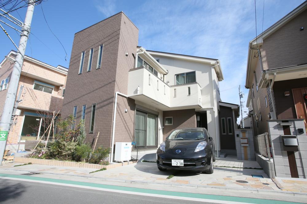 Local photos, including front road. Model house photo (Premium model house). We have two buildings publish a model house on site. Home security is also introduced into the door-to-door, And watch a family of safety.