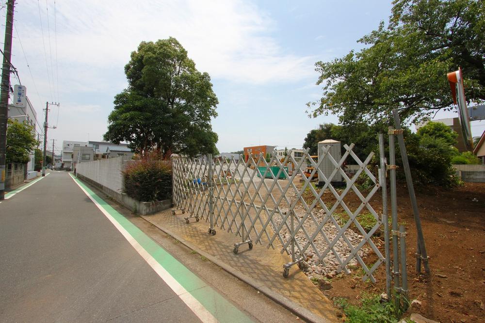 Local photos, including front road. Local (07 May 2013) Shooting