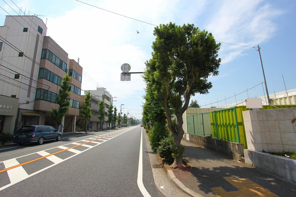 Local photos, including front road. Local (07 May 2013) Shooting